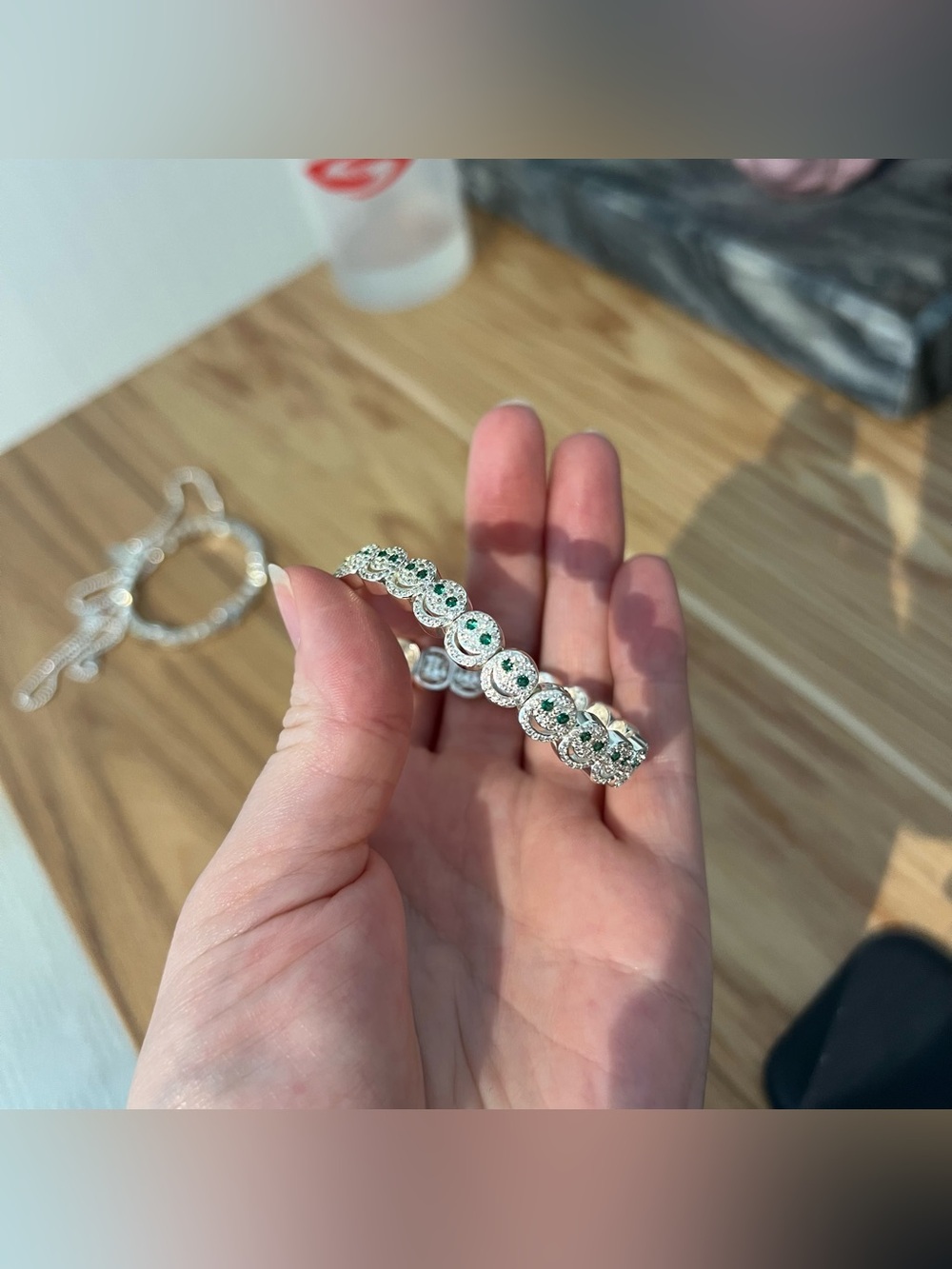 Lisa Gozlan happy face pave stretch bracelet / silver and green colour “diamond”